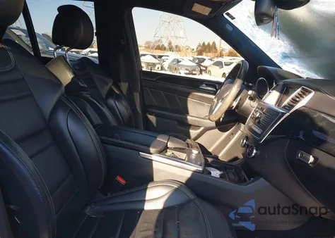 2015 Mercedes-Benz Ml 63 Amg 4Matic z USA, uszkodzony, nr VIN 4JGDA7EB8FA451743